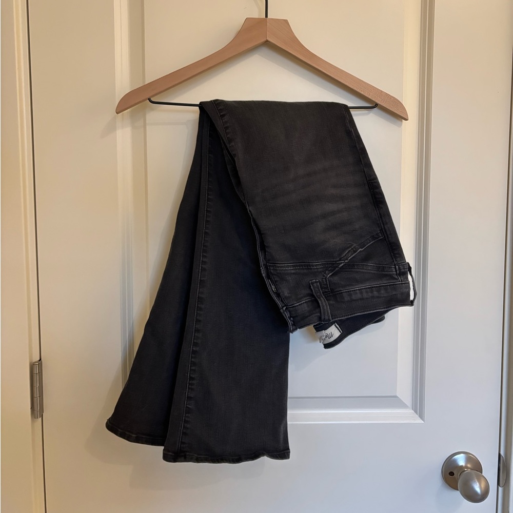 Madewell black mid-rise kick out jeans